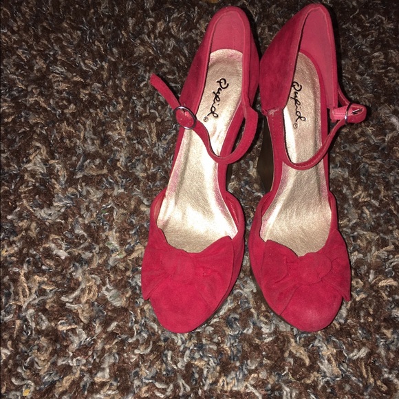 Red 👠🎈🎁 wedges