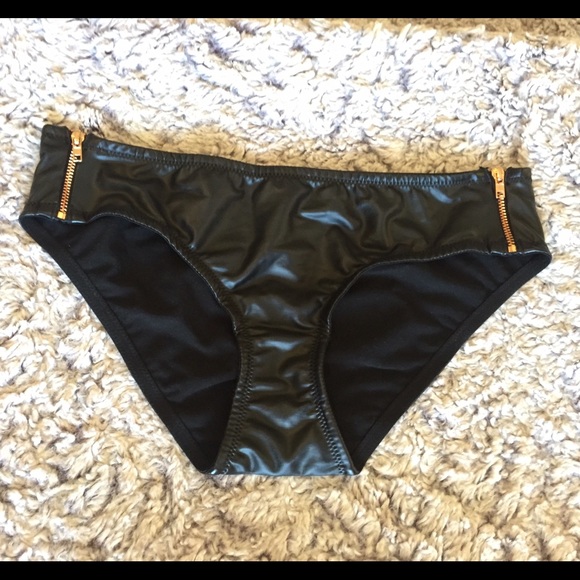 NWOT Kisskill Karlie Knicker - Size S