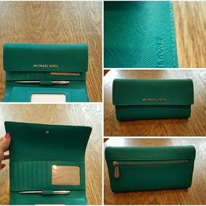 Michael Kors Wallet & Checkbook