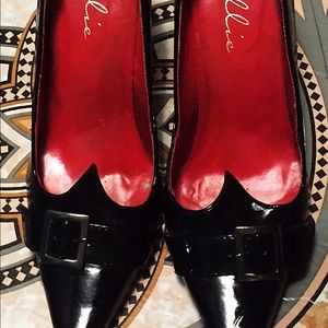 Women's size 6 Witchy Ellie Shoes