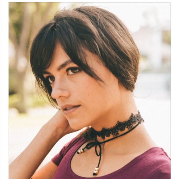 Lace choker with bow string - Picture 2 of 4