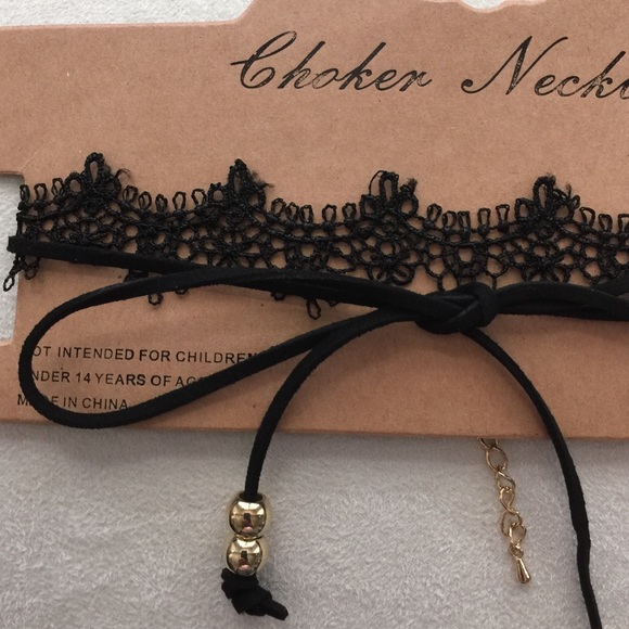 Lace choker with bow string - Picture 3 of 4