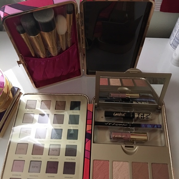 Tarte makeup bundle~~~SOLD~~~ - Picture 4 of 4