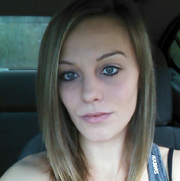 Meet your Posher, Brooke - Picture 1 of 1