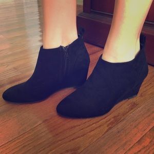 Black booties with zipper.