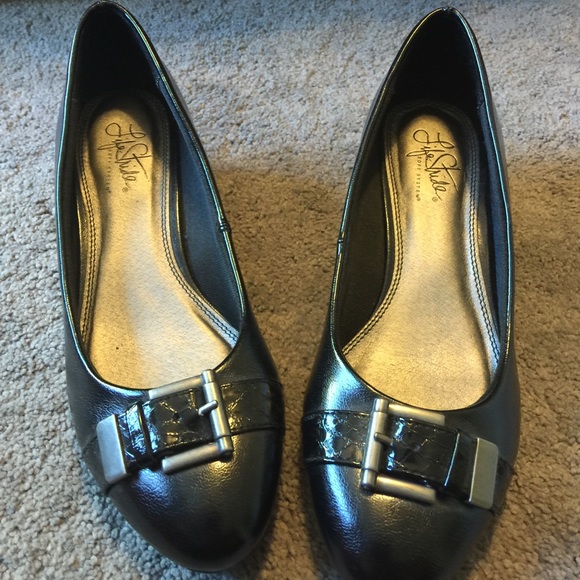 Black dress shoes