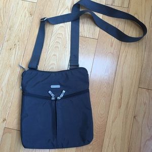 Baggalini light weight cross body bag