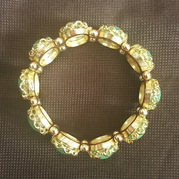 SOLD!! Seafoam Green & Gold Toned Statement Bracelet - Picture 3 of 3