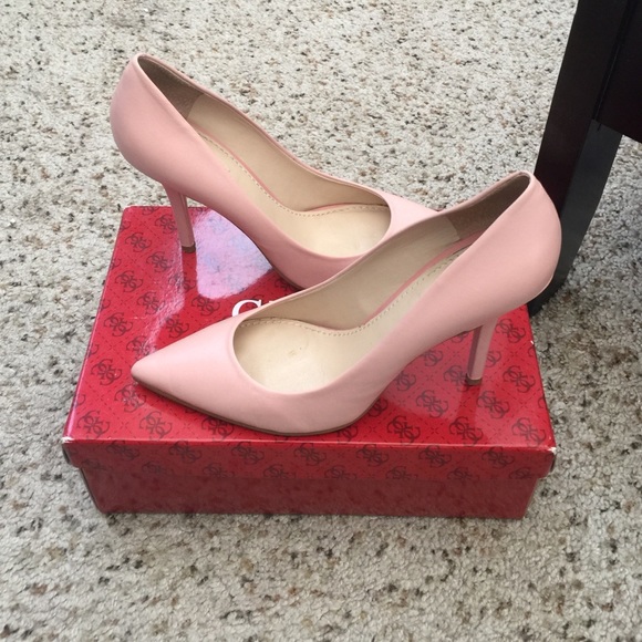 Light Pink Leather Plasmas Guess heels