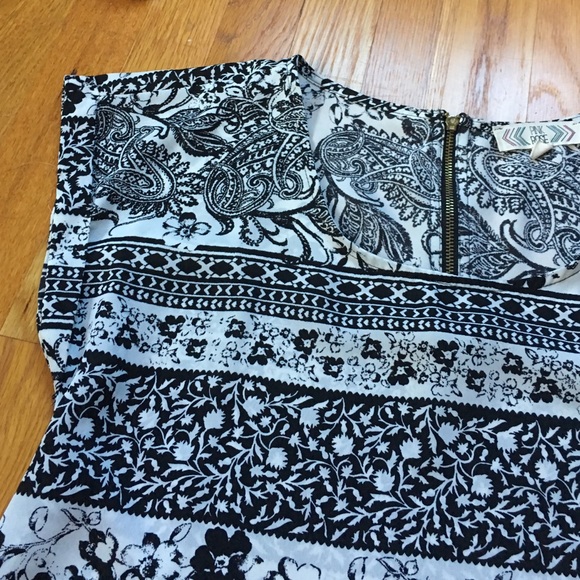 Paisley Black and White Blouse - Picture 2 of 3