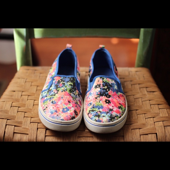 🌸CLEARANCE!!!🌸  Size 6 (youth) Floral Flats