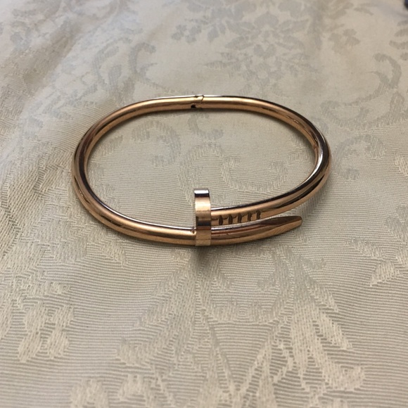 Jewelry - Fun Rose bracelet