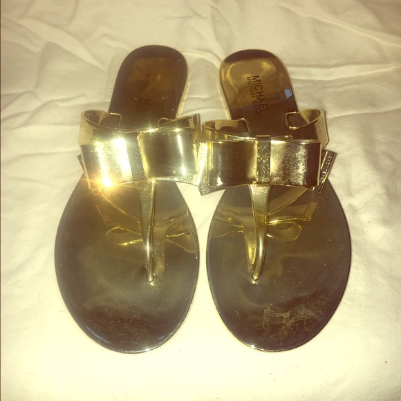 Michael Kors Kayden thong in gold.