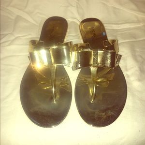 Michael Kors Kayden thong in gold.