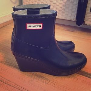 Black wedge hunter boots size women's 8