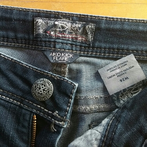 Silver Capris - Picture 4 of 4