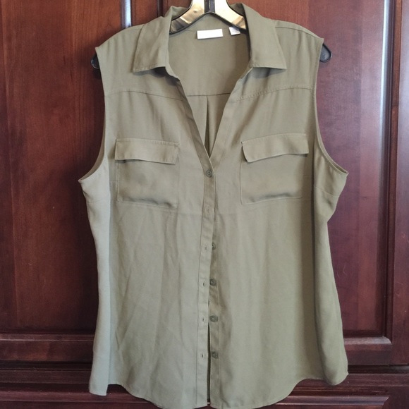 Sleeveless button down top