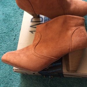 Brown booties. Size 9. Last chance!