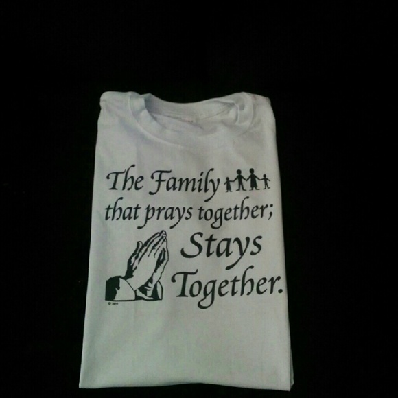 The family prays together shirt