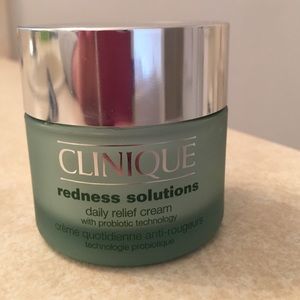 Clinique Redness Solutions daily relief cream
