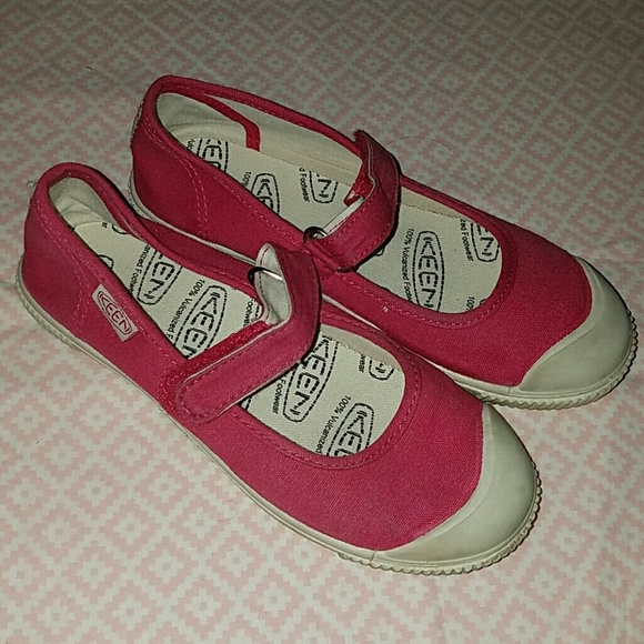 Magenta Keen shoes