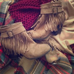 Tan heeled bootie