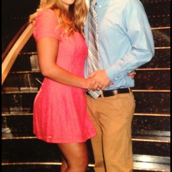 Hot pink flowered lace dress 👗