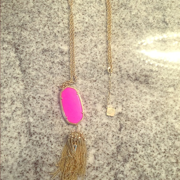 Kendra Scott necklace
