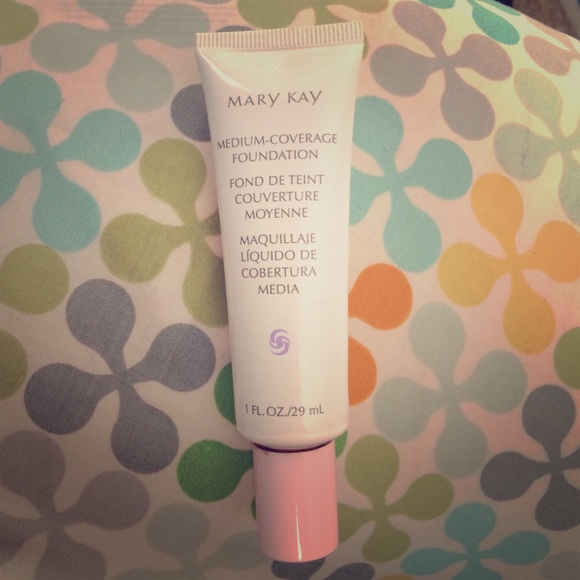 Mary Kay medium coverage foundation Ivory 100