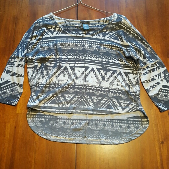 Rue21 hi-lo shirt - Picture 1 of 1