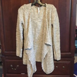 Cozy cardigan sweater, long front opening!