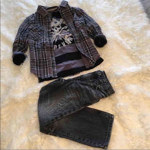 {hold}Boys fall outfit size 5