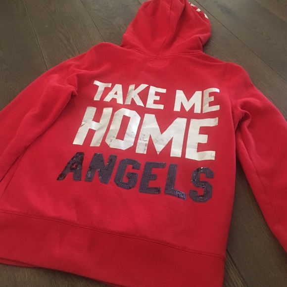 Angels zip up