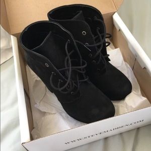 Steve Madden "Raspy" black ankle booties