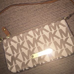 🎉 FINAL MARKDOWN 🎉 Michael Kors Brown Wristlet