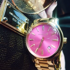 🚨FLASH SALE🚨. PINK FACE MICHAEL KORS GOLD WATCH