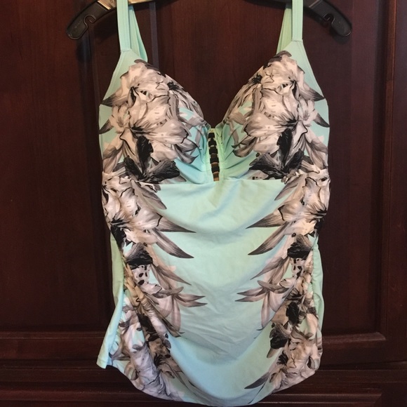 💁🏻ON HOLD for Sawnya Tankini top!