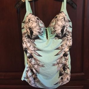 💁🏻ON HOLD for Sawnya Tankini top!