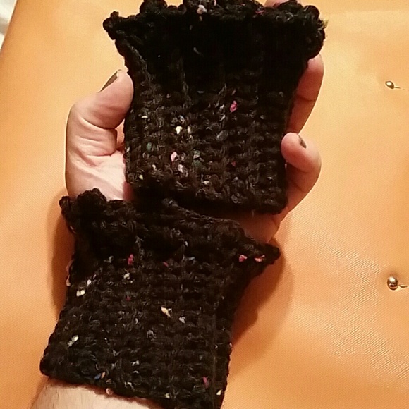 Kitty Cat Ear Hat and Wrist Warmer Set - Picture 4 of 4