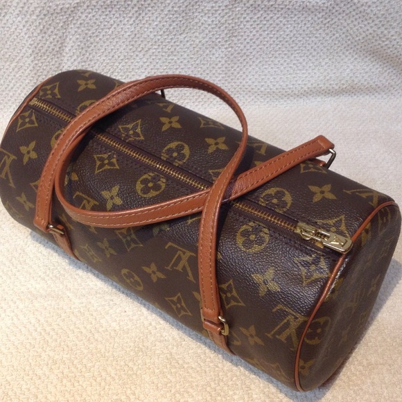 AUTHENTIC LOUIS VUITTON 26 MONOGRAM PURSE