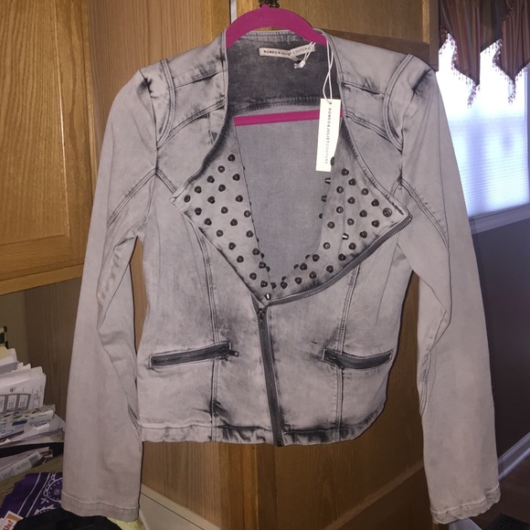 Trendy Jean jacket!!