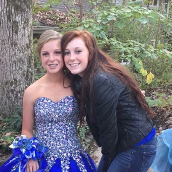 Prom/Pageant/Homecoming Dress - Picture 3 of 4