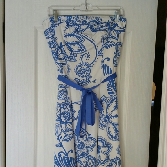Beautiful blue and white strapless dress.