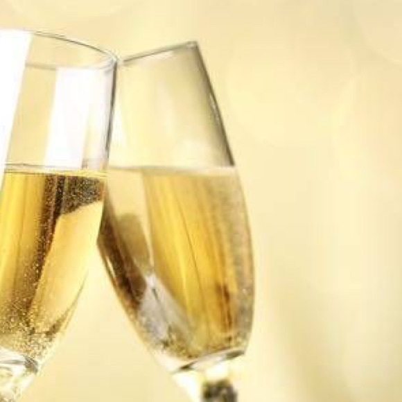 Meet your Poshers! - Picture 4 of 5