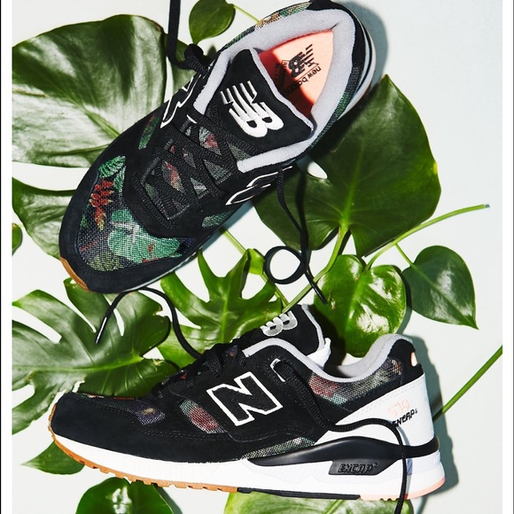 Free People Shoes - New balance 530 floral ink trainer. 7.5  🌸💐🌻