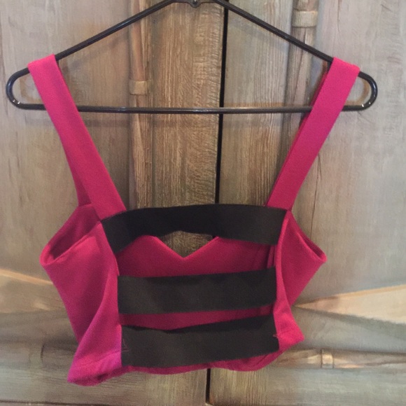 Cute Fushia Short Top Size Large from Windsor - Picture 2 of 3