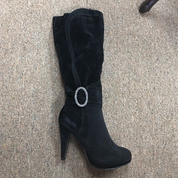 Suede boots