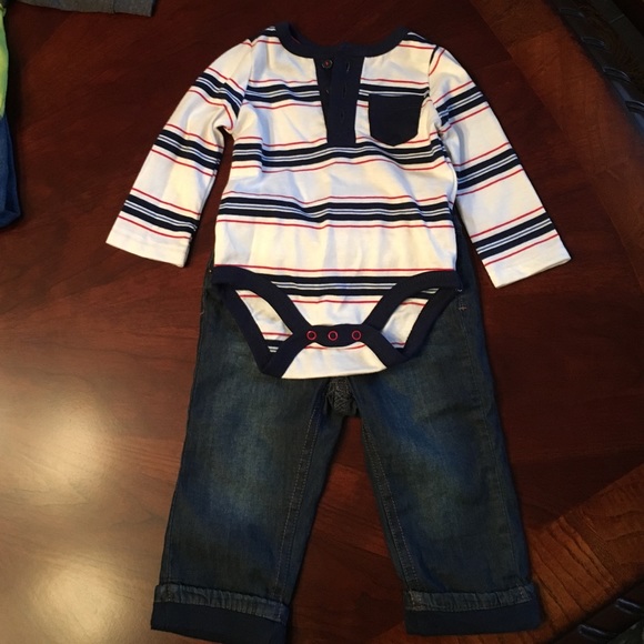 Boys 6-9 month outfit. Has never been worn.