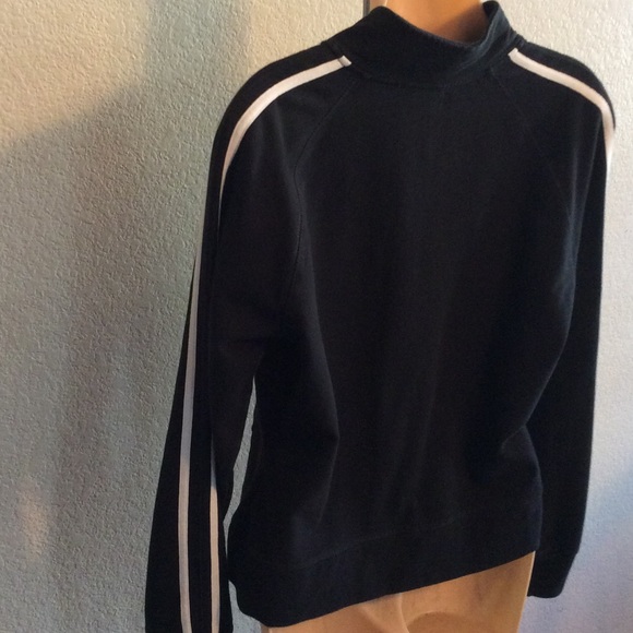 Sweater size large - Picture 3 of 3