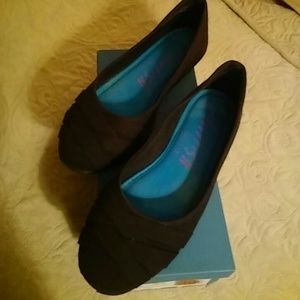 Black Canvas BLOWFISH Flats